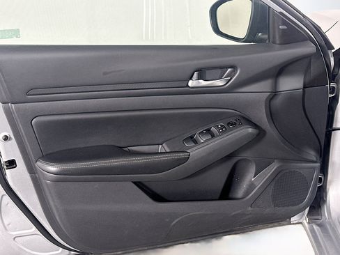 Used 2024 Nissan Altima 2.5 SV image 15