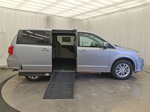 Used 2019 Dodge Grand Caravan SXT FWD image 25
