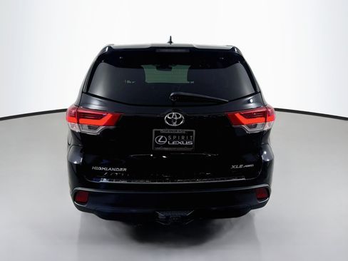 Used 2017 Toyota Highlander XLE AWD/4WD image 6