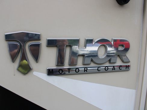 Used 2016 Mercedes-Benz Sprinter 3500 w/ Swivel Seat Package image 51