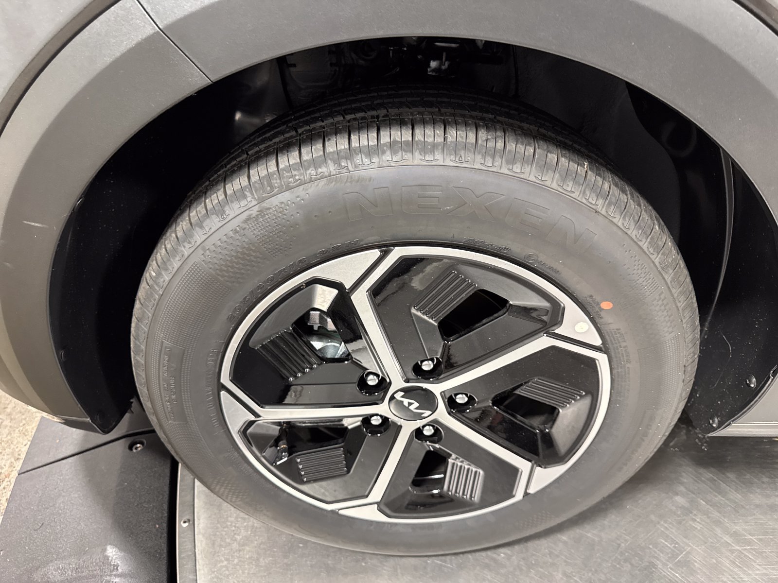 New 2026 Kia Niro EX FWD image 2
