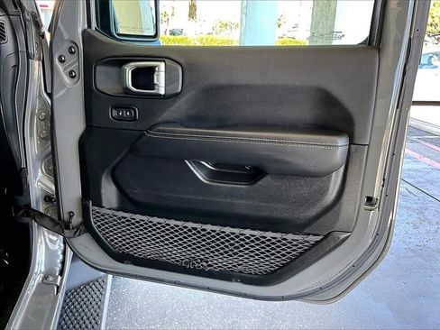 Used 2021 Jeep Wrangler Unlimited Sahara image 27