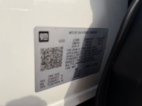 Used 2025 Chevrolet Trax LT w/ LT Convenience Package image 27