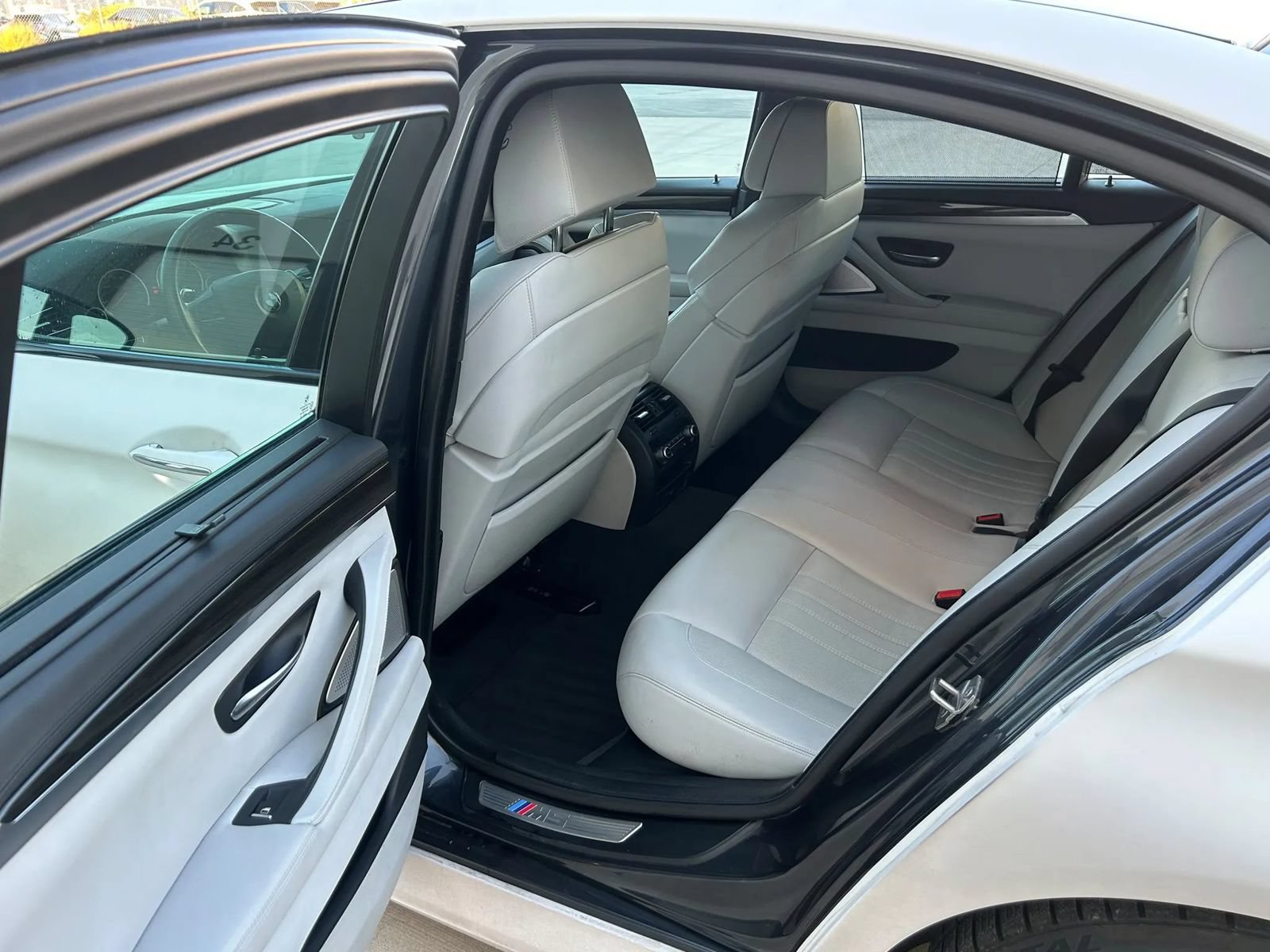 Used 2013 BMW M5 RWD image 11