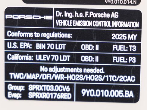 Certified 2025 Porsche Cayenne Base image 37