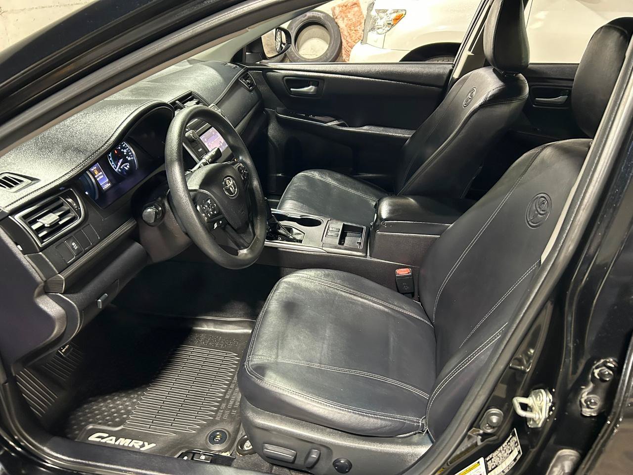 Used 2017 Toyota Camry LE FWD image 9