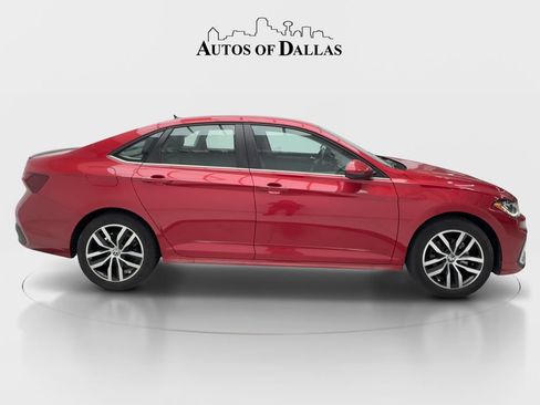 Used 2025 Volkswagen Jetta SE FWD image 11