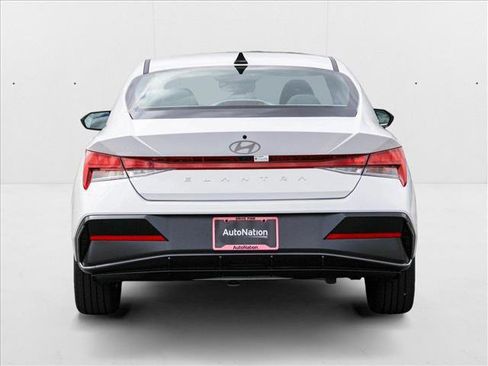 New 2025 Hyundai Elantra SEL image 6