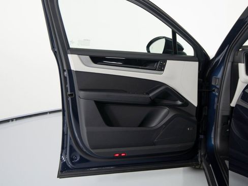 New 2026 Porsche Cayenne S image 17