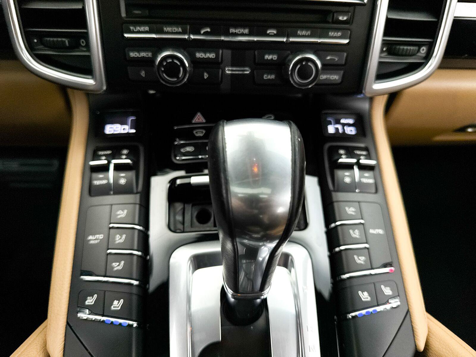 Used 2016 Porsche Cayenne AWD/4WD image 19