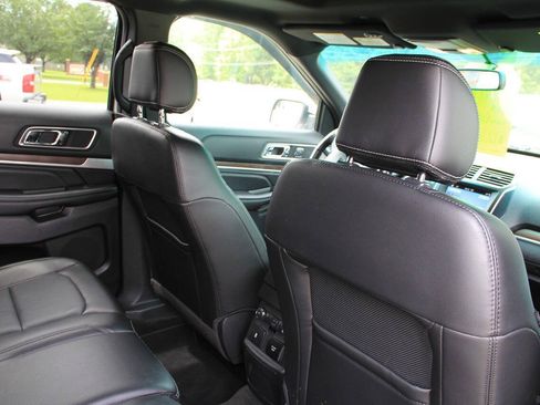 Used 2017 Ford Explorer Limited FWD image 19