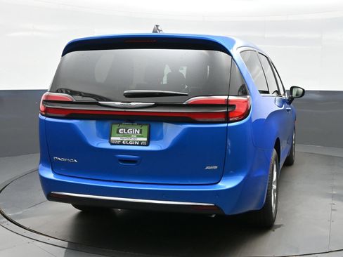New 2026 Chrysler Pacifica Select AWD/4WD image 7