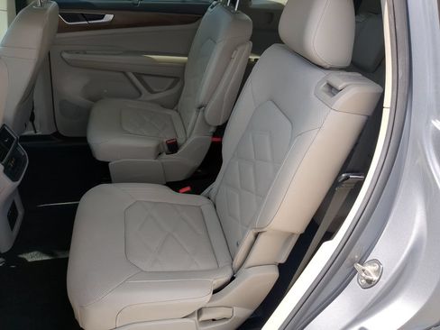 Certified 2024 Volkswagen Atlas SE FWD image 18