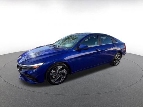 Used 2025 Hyundai Elantra SEL image 8