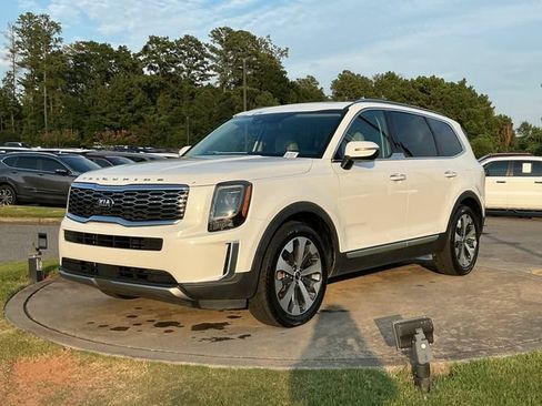 Used 2020 Kia Telluride S w/ S 8 Passenger Seating Package FWD image 3