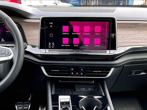 Used 2025 Volkswagen Atlas SEL Premium R-Line image 7