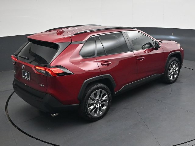 Used 2020 Toyota RAV4 XLE Premium FWD image 25