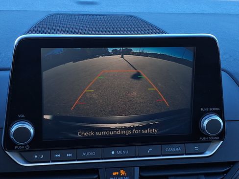 Used 2024 Nissan Altima 2.5 SV image 21