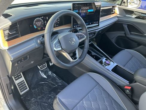 New 2026 Volkswagen Tiguan SEL R-Line AWD/4WD image 14