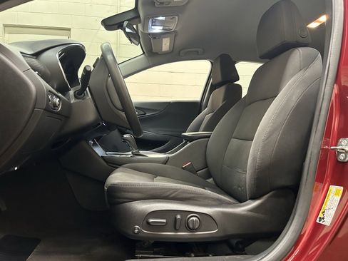 Used 2017 Chevrolet Malibu LT image 6