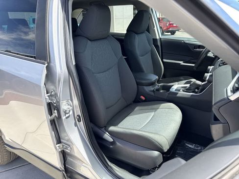 Used 2022 Toyota RAV4 XLE AWD/4WD image 14
