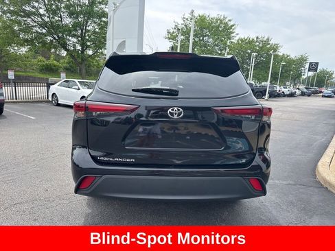 Certified 2025 Toyota Highlander LE FWD image 7