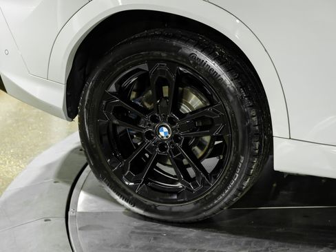 Used 2025 BMW X2 xDrive28i w/ M Sport Package AWD/4WD image 59