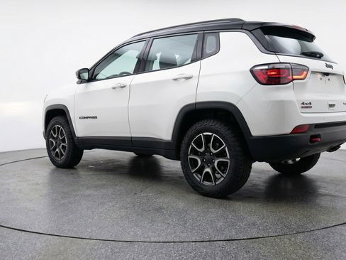 Used 2025 Jeep Compass Trailhawk AWD/4WD image 6
