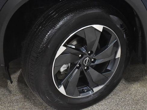 Used 2025 Nissan Rogue SV image 10