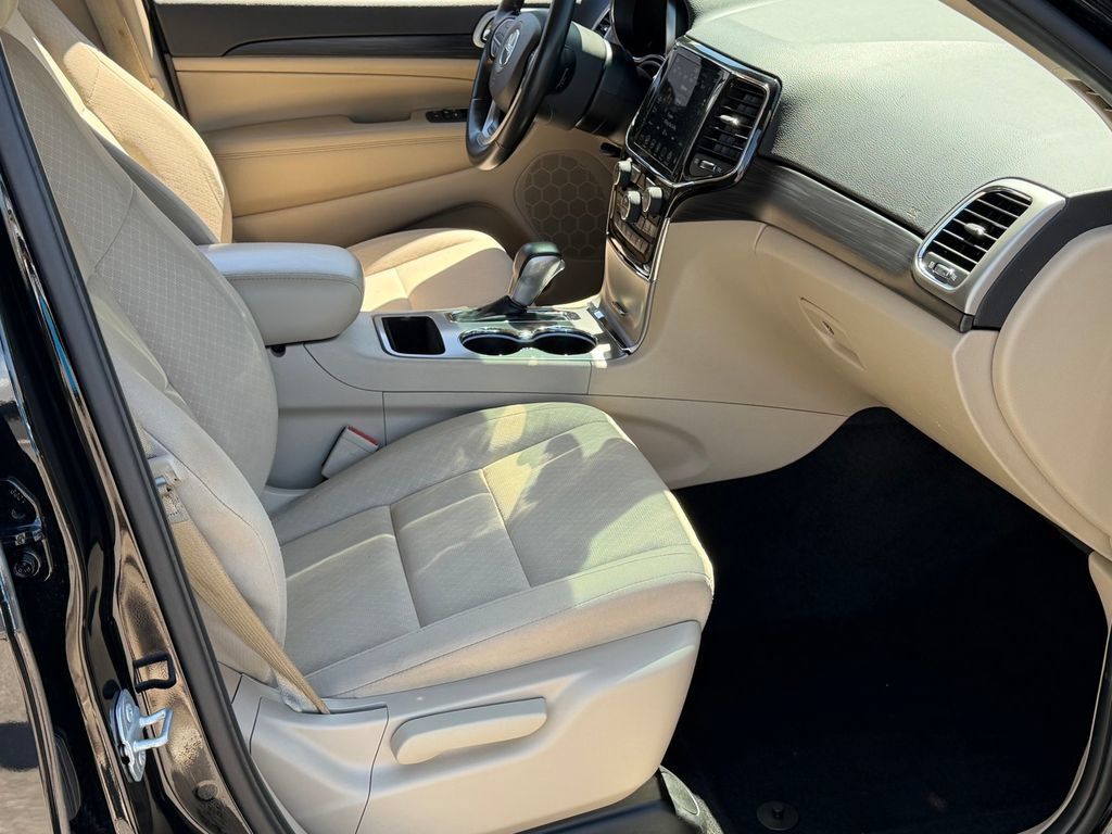 Certified 2022 Jeep Grand Cherokee Laredo E RWD image 23