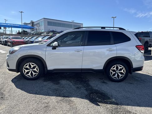 Used 2021 Subaru Forester Premium image 6