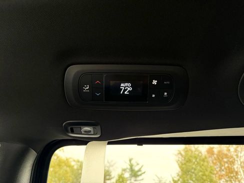 New 2026 Chrysler Pacifica Limited image 31