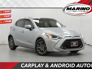 Used 2020 Toyota Yaris XLE video 1