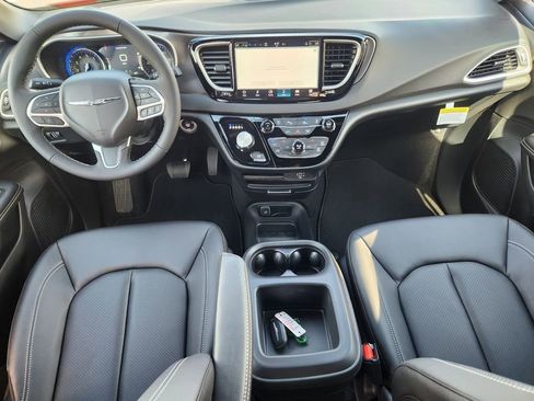 New 2026 Chrysler Voyager LX FWD image 24