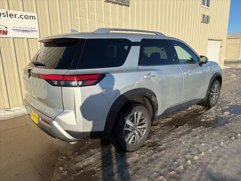 Used 2025 Nissan Pathfinder SL image 7
