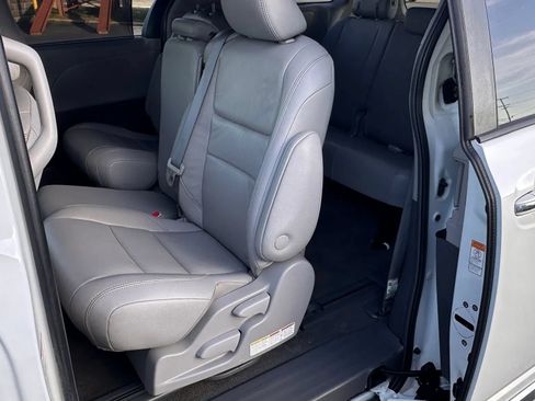 Used 2019 Toyota Sienna XLE w/ Protection Package FWD image 13
