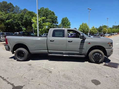 New 2026 RAM 3500 Laramie AWD/4WD image 10