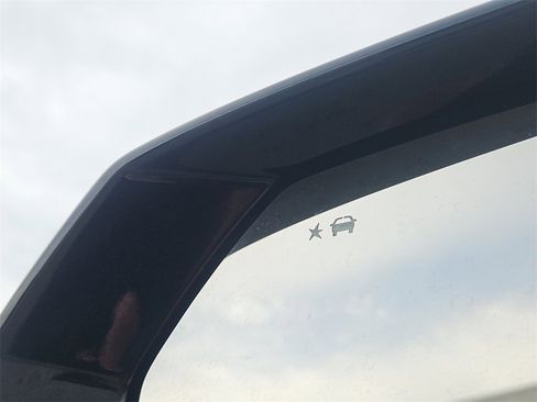 Used 2023 GMC Yukon XL SLT image 33