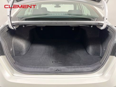 Used 2025 Nissan Altima 2.5 SV FWD image 10