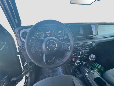Used 2025 Jeep Wrangler Sport AWD/4WD image 17