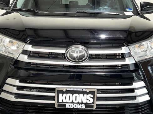 Used 2019 Toyota Highlander XLE AWD/4WD image 12