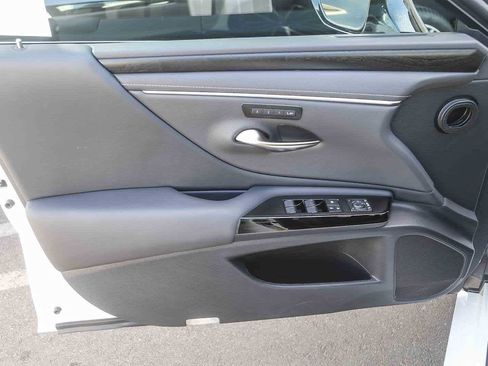 Used 2025 Lexus ES 350 w/ Premium Package image 17