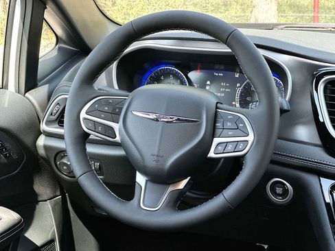 New 2026 Chrysler Pacifica Select FWD image 27
