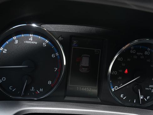Used 2018 Toyota RAV4 Limited FWD image 14