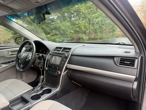 Used 2017 Toyota Camry SE image 19