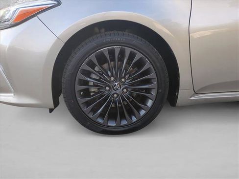 Used 2018 Toyota Avalon Touring image 28