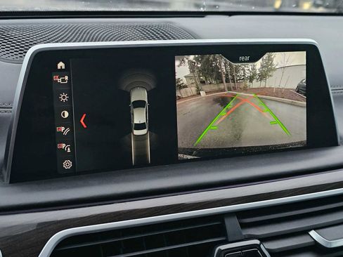 Used 2018 BMW 740e xDrive image 29