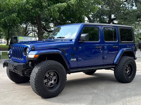 Used 2019 Jeep Wrangler Unlimited Sahara AWD/4WD image 4
