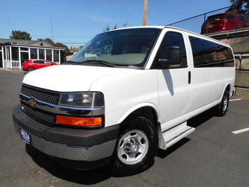 Used 2017 Chevrolet Express 3500 LT w/ LT Preferred Equipment Group RWD image 3