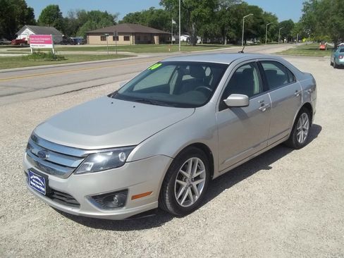 Used 2010 Ford Fusion SEL image 2